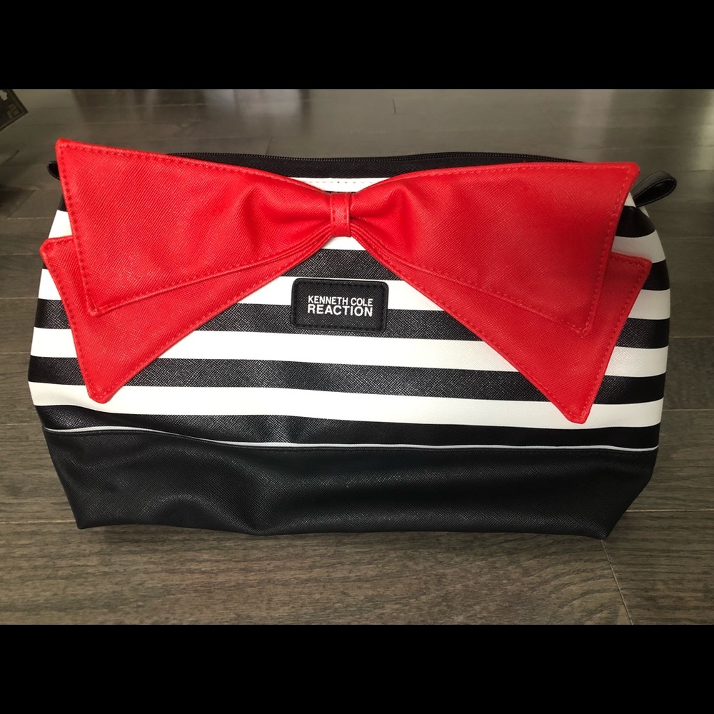 Kenneth Cole Reaction Lrg Top ZIP Case